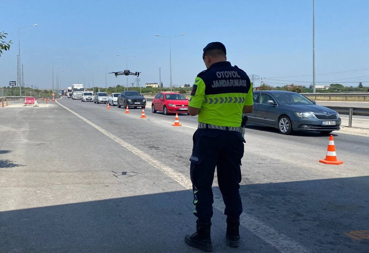 Mersin'de Dron Destekli Trafik Denetiminde 37 Sürücüye 89 Bin 632 Lira Ceza