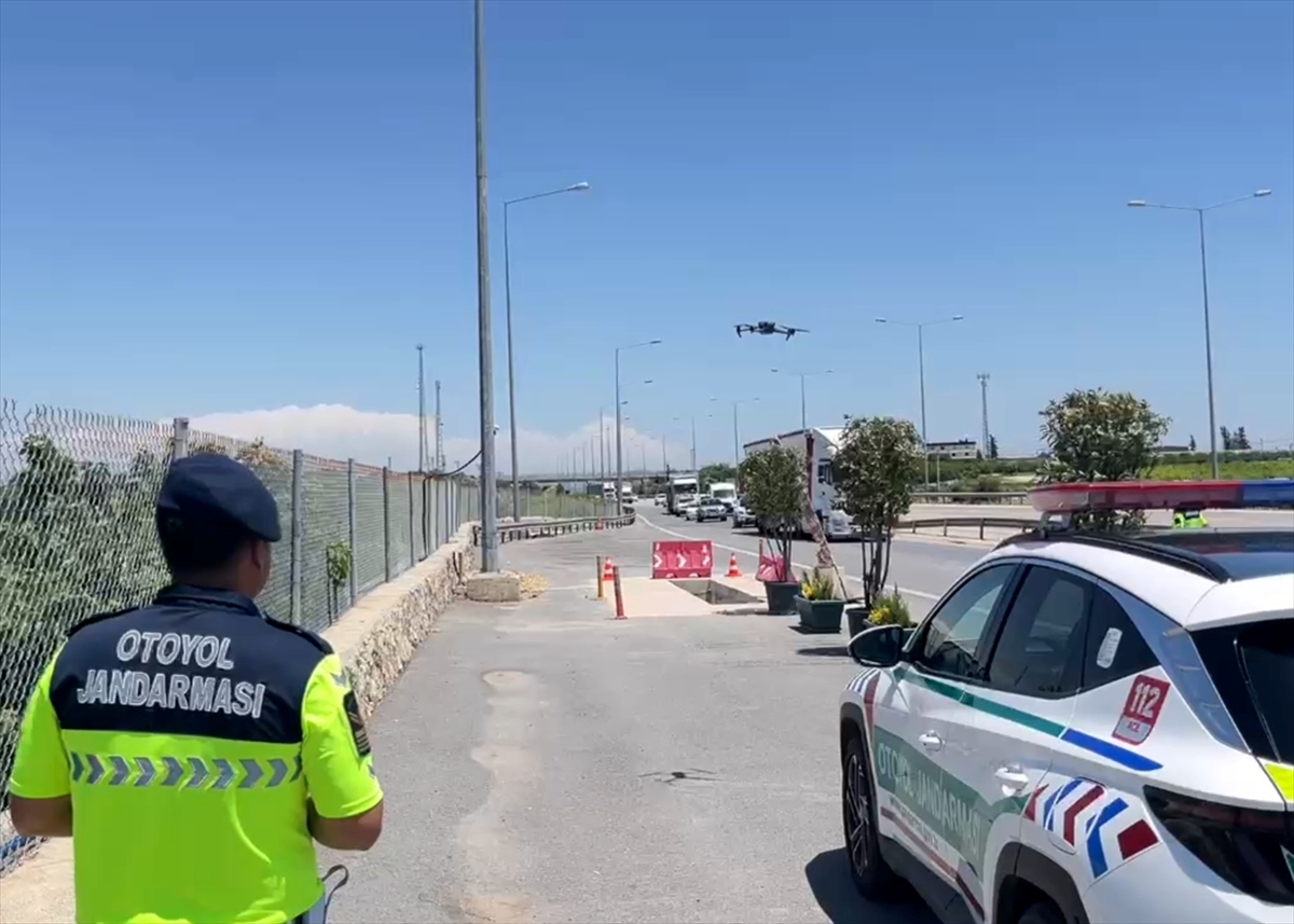 Mersin'de Otoyol Jandarmasından Dron Destekli Trafik Denetimi