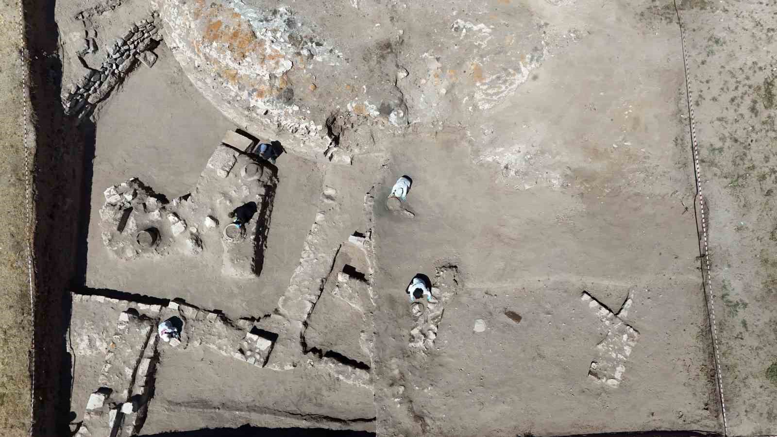 Ahlat Kalesi Kazılarıyla Turizme Hazırlanıyor2