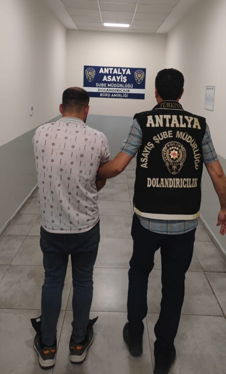 Antalya'da Dolandırıcılık Zanlısı Tutuklandı