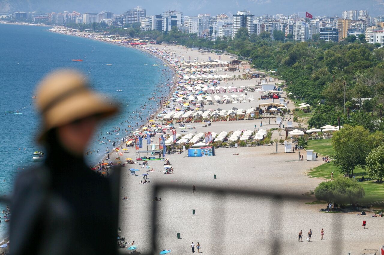 Antalya'da Yüksek Nem Ve Sıcak Bunalttı 1