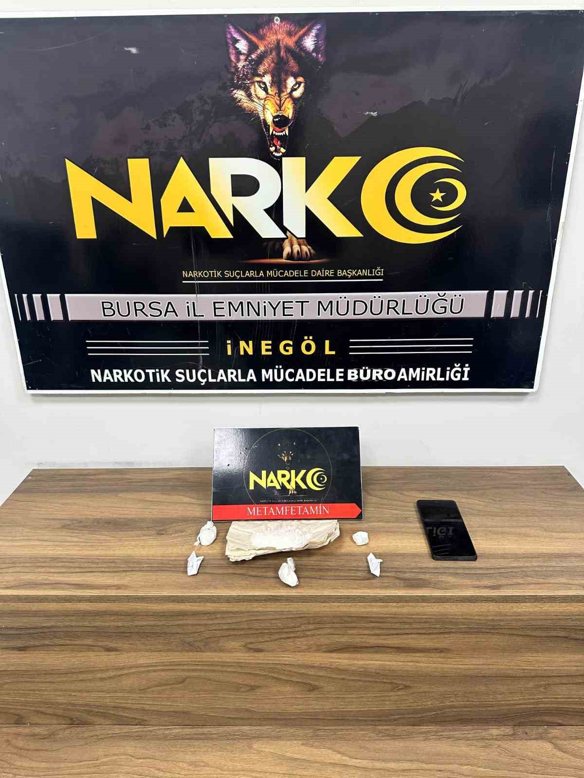 Bursa İnegöl’de Uyuşturucu Taciri Kadın Suçüstü Yakalandı (1)