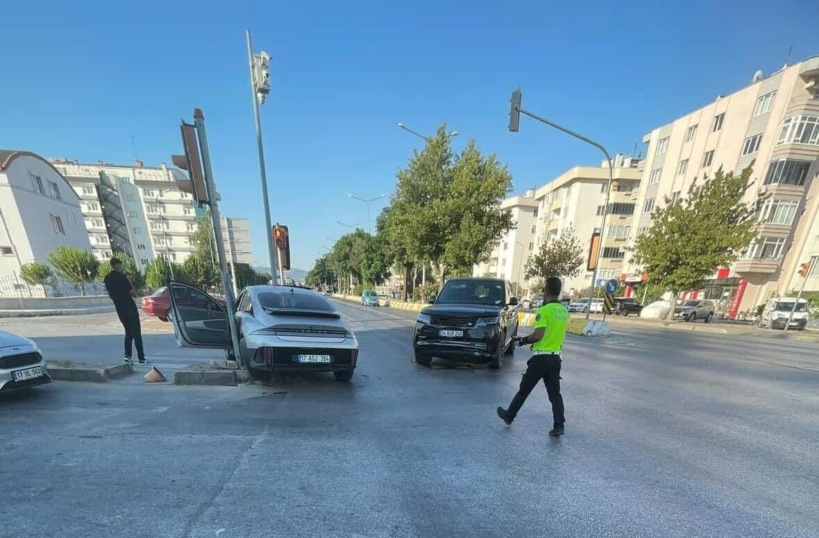 Chp'li Vekilin Aracı Kaza Yaptı2