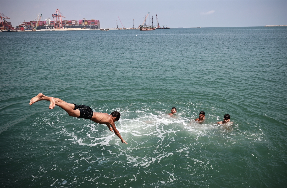 Doğu Akdeniz'de Sıcak Hava Ve Yüksek Nem Etkisini Sürdürdü