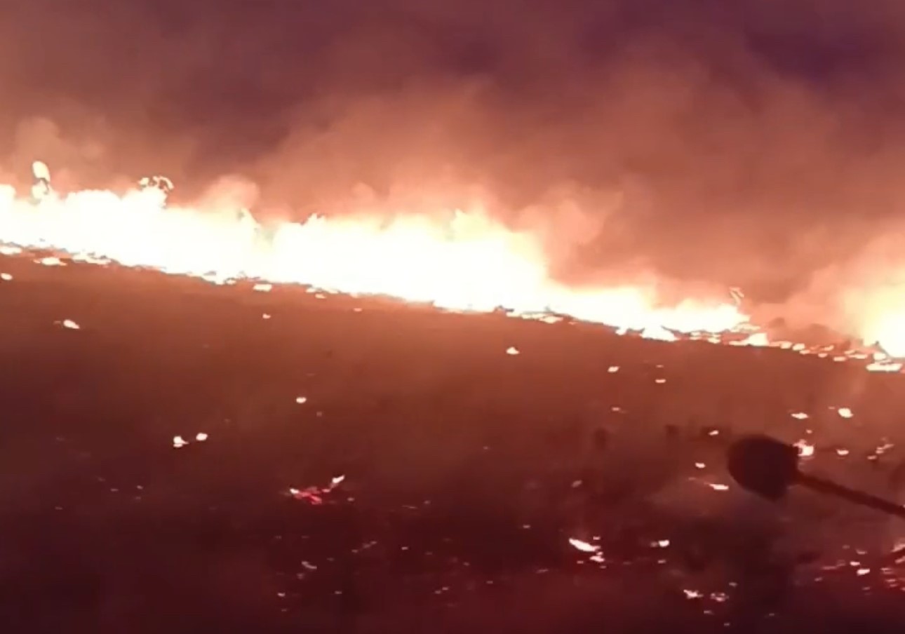 Hakkari Van Sınırında Korkutan Yangın 30 Dönümlük Arazi Kül Oldu (1)