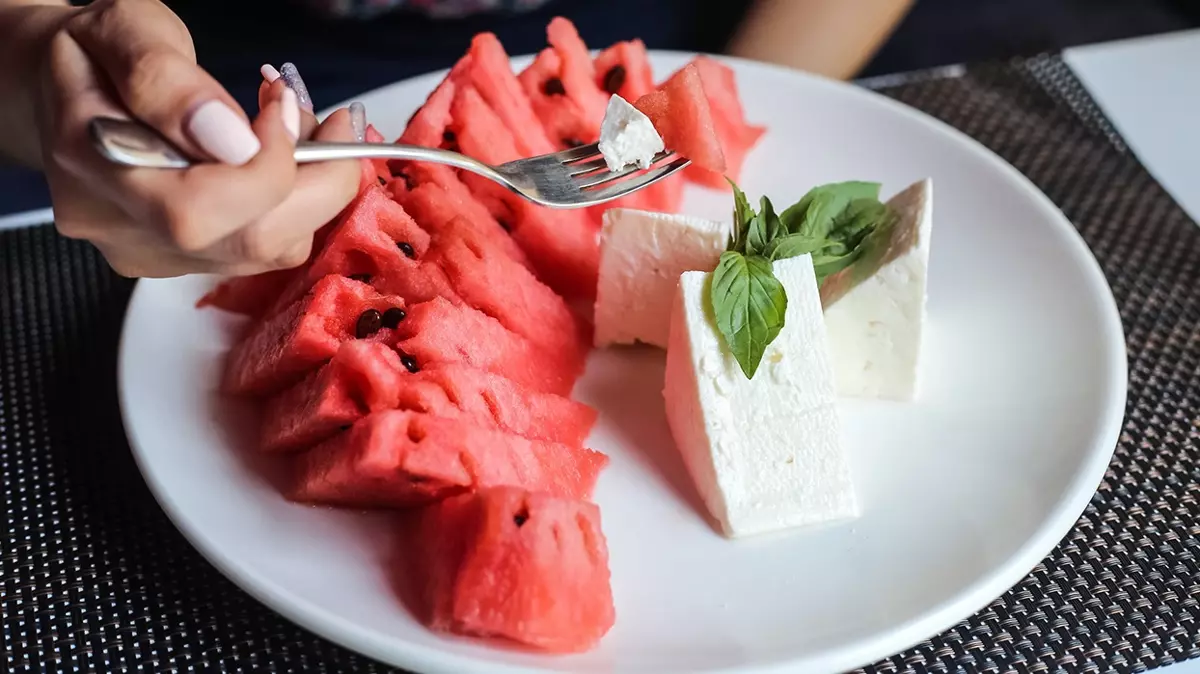 Karpuzu Peynirle Değil Böyle Tüketin1