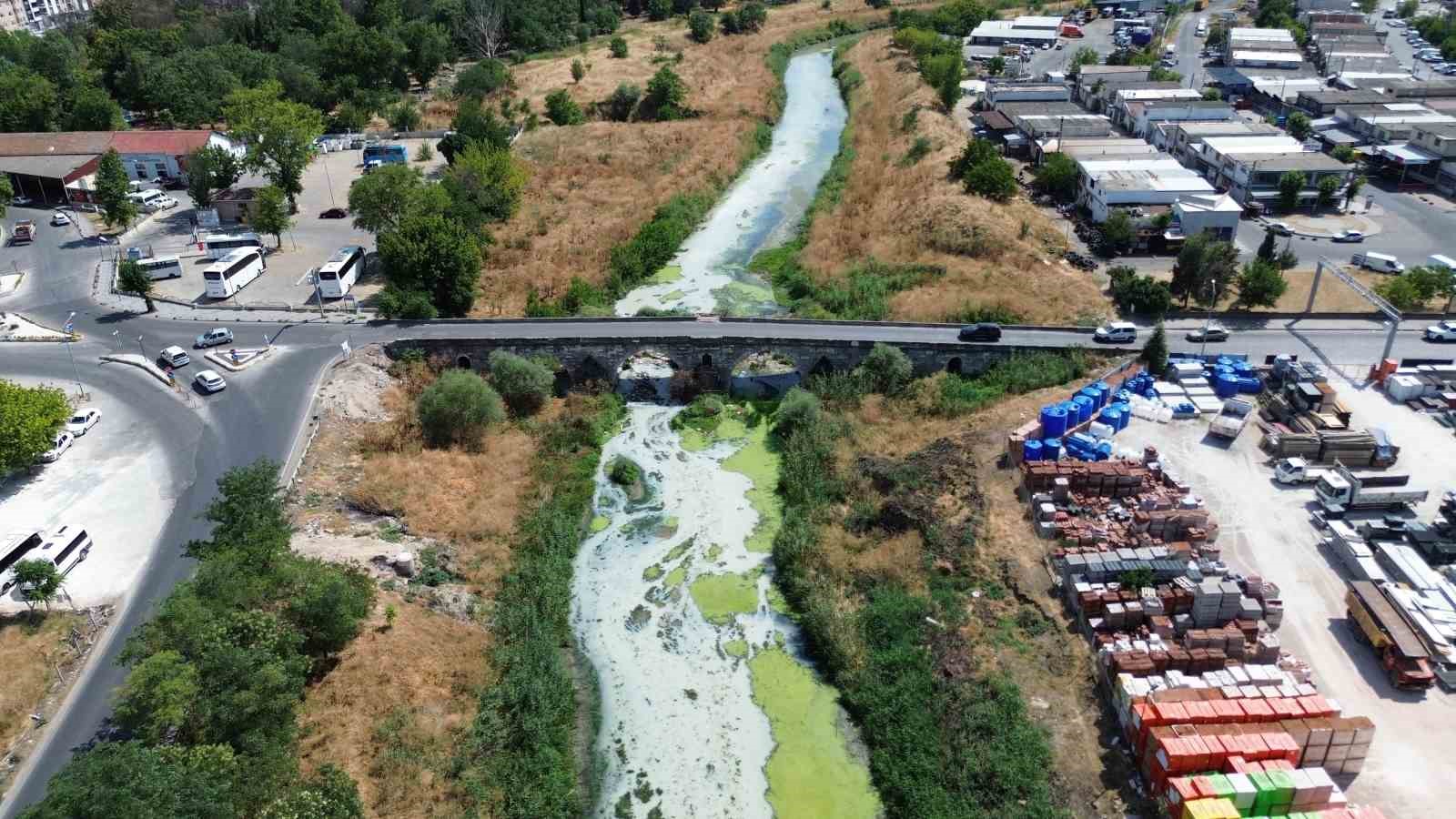 Lüleburgaz Deresi Beyaza Döndü Pis Koku Ve Renk Değişimi Tedirgin Etti (2)