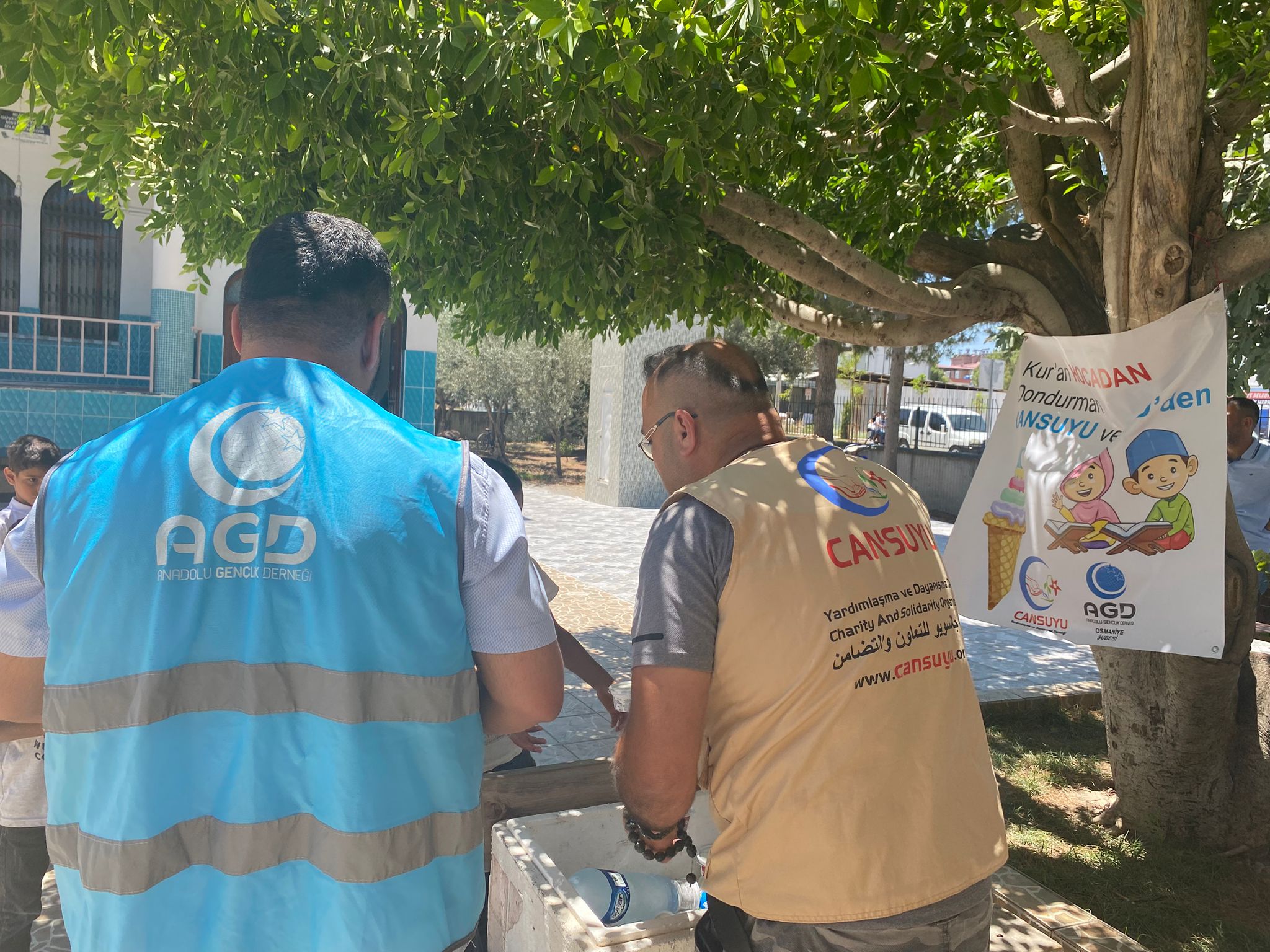 Osmaniye'de Kur’an Kursu Öğrencilerine Dondurma İkramı (1)