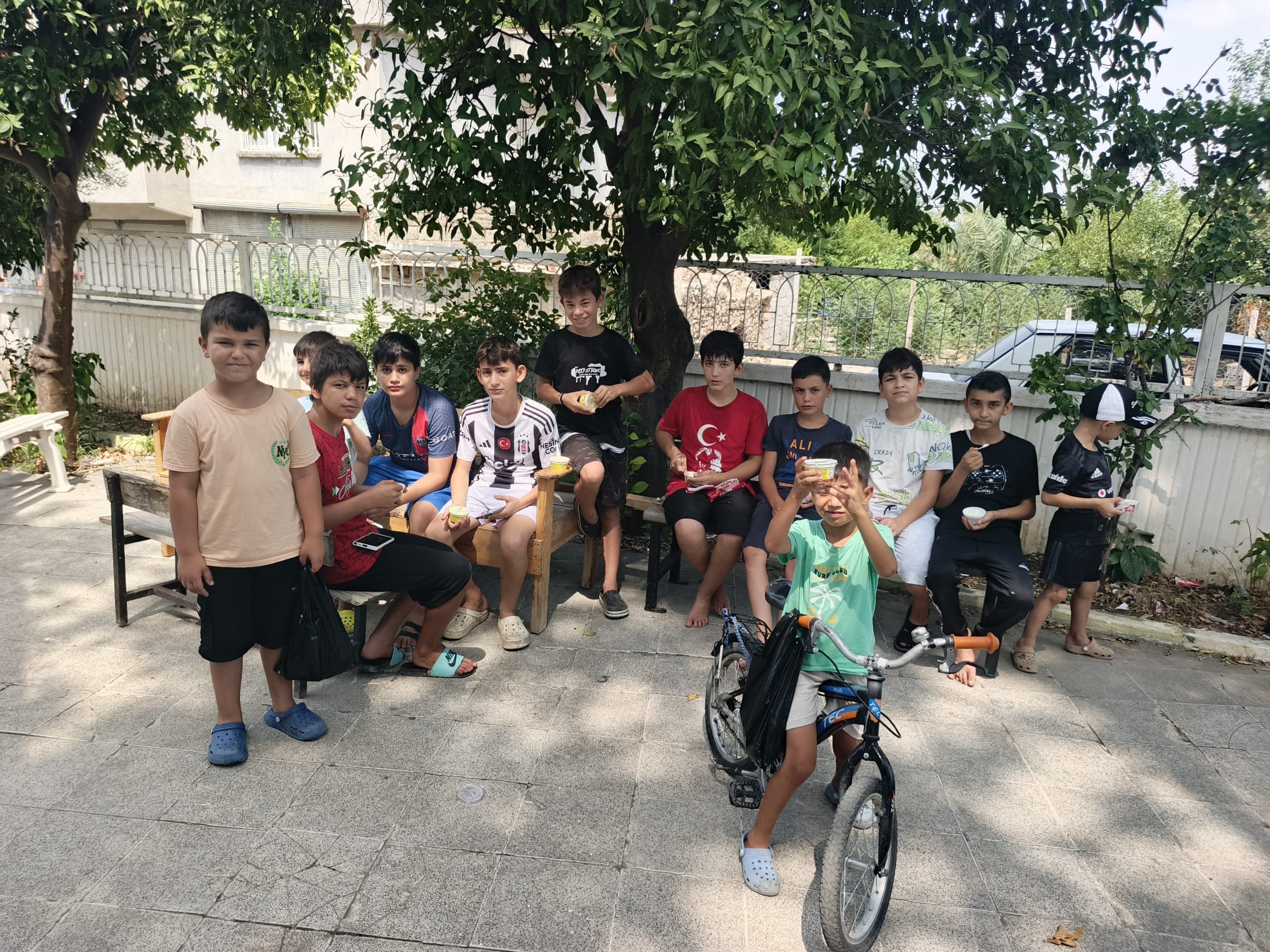 Osmaniye'de Kur’an Kursu Öğrencilerine Dondurma İkramı (3)