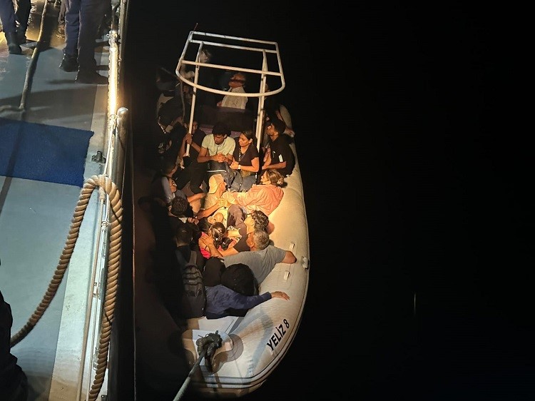 Sahil Güvenlik Ekiplerinden Göçmen Kaçakçılığına Darbe (2)