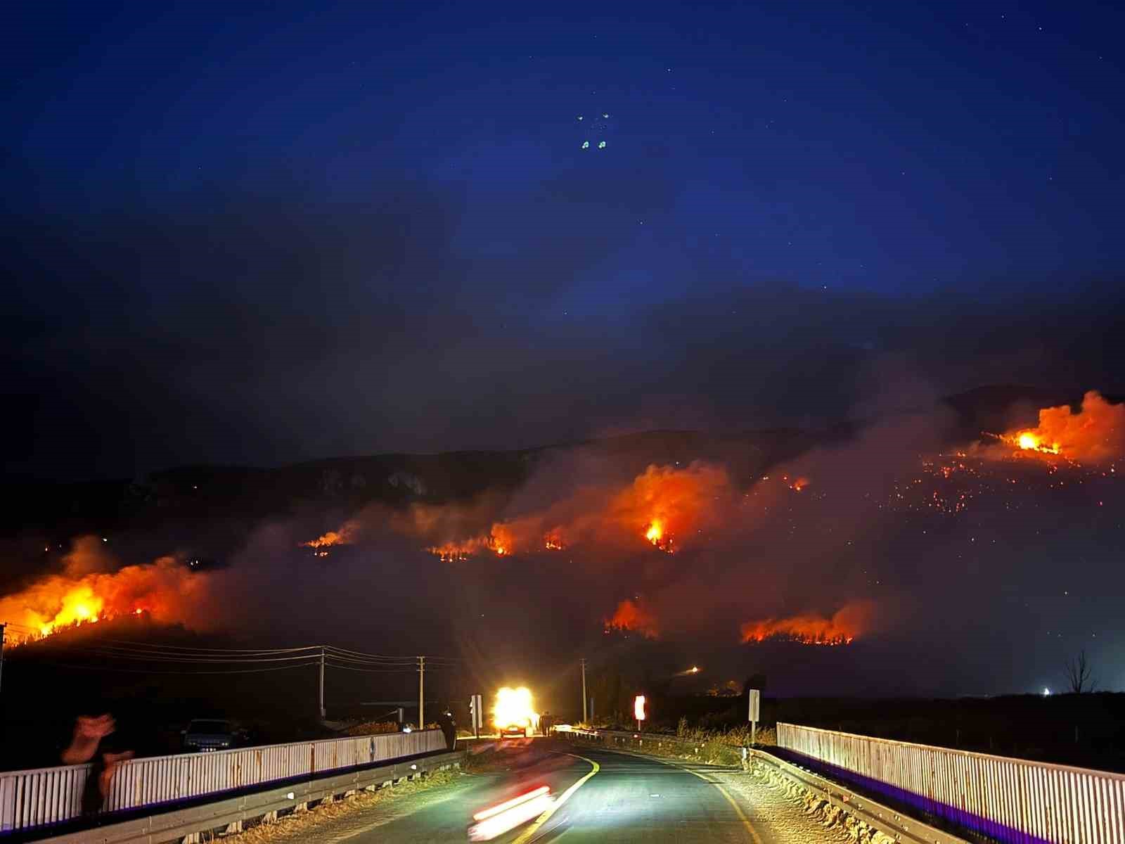 Sakarya Geyve’de Yangın Felaketi Alevler Tahliye Edilen Mahalleye Sıçradı (1)