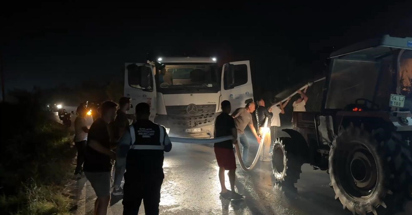 Sakarya’da Orman Yangını Büyüyor Tarım Arazilerine Sıçradı, Mahalle Tahliye Edildi (1)