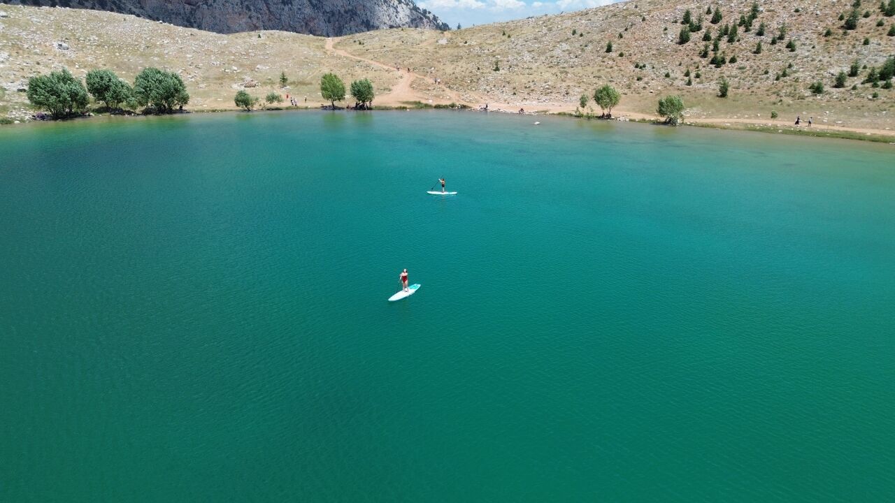 Antalya'nın Kavurucu Sıcaklarında Uçarsu Şelalesi Serinlemek Isteyenlerin Adresi Oldu