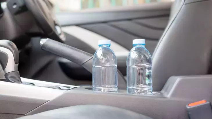 Arabada Bırakılan Su Şişesi Büyük Tehlike (2)