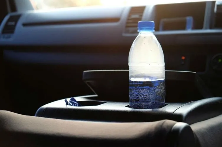 Arabada Bırakılan Su Şişesi Büyük Tehlike (4)