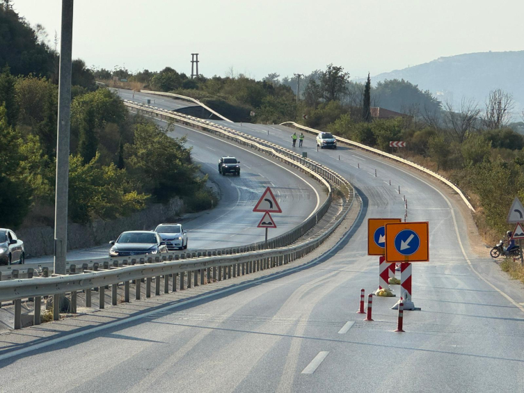 Aydın’da Kuşadası Söke Karayolunda Yol Çökmesi (3)