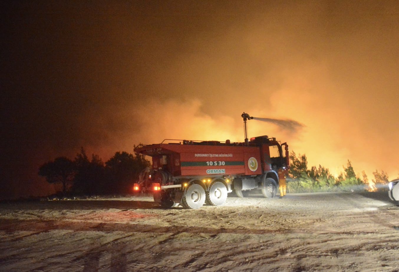 Evler Ve Arabalar Yandı6