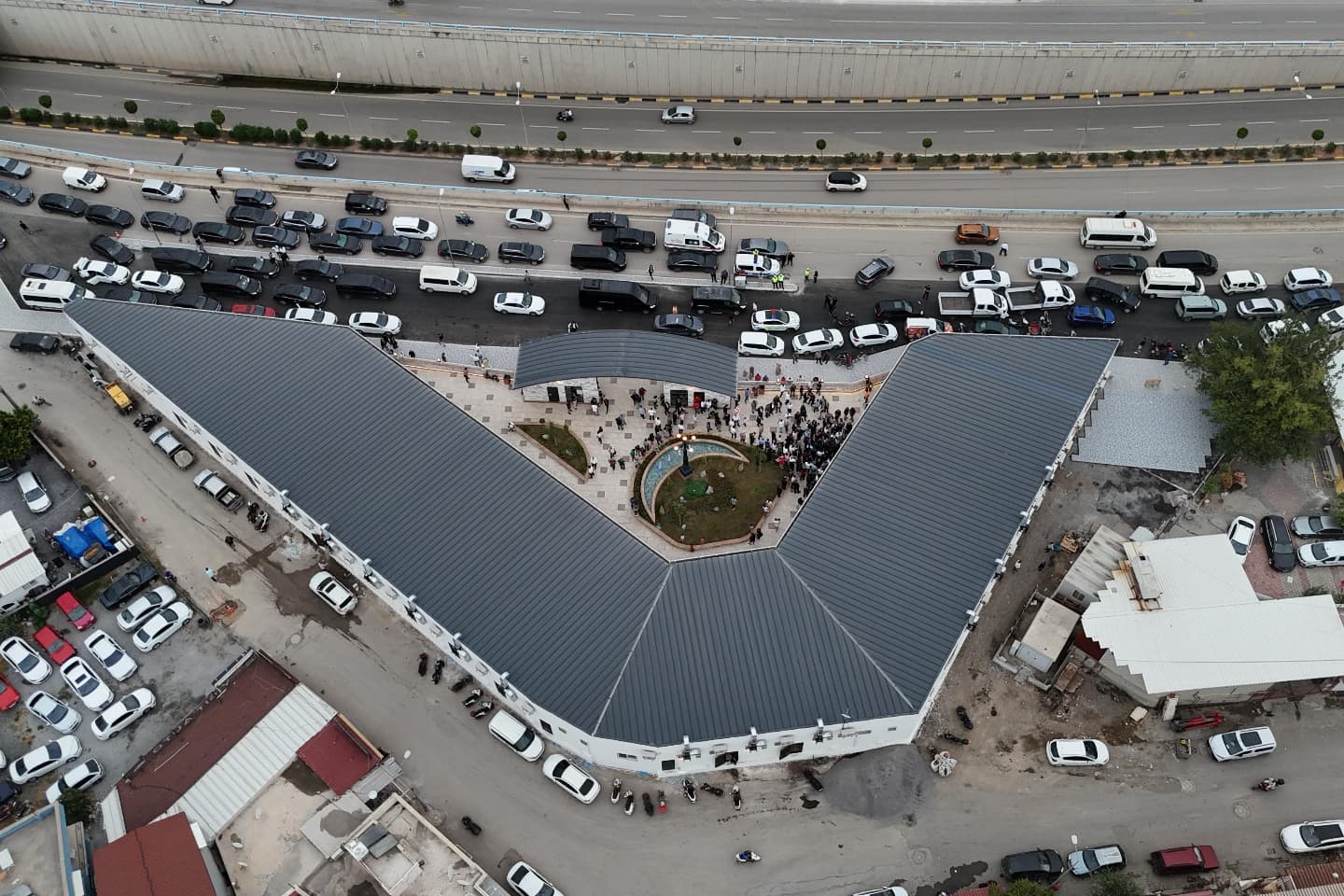 İskenderun’a Modern Çarşı Kazandırıldı2