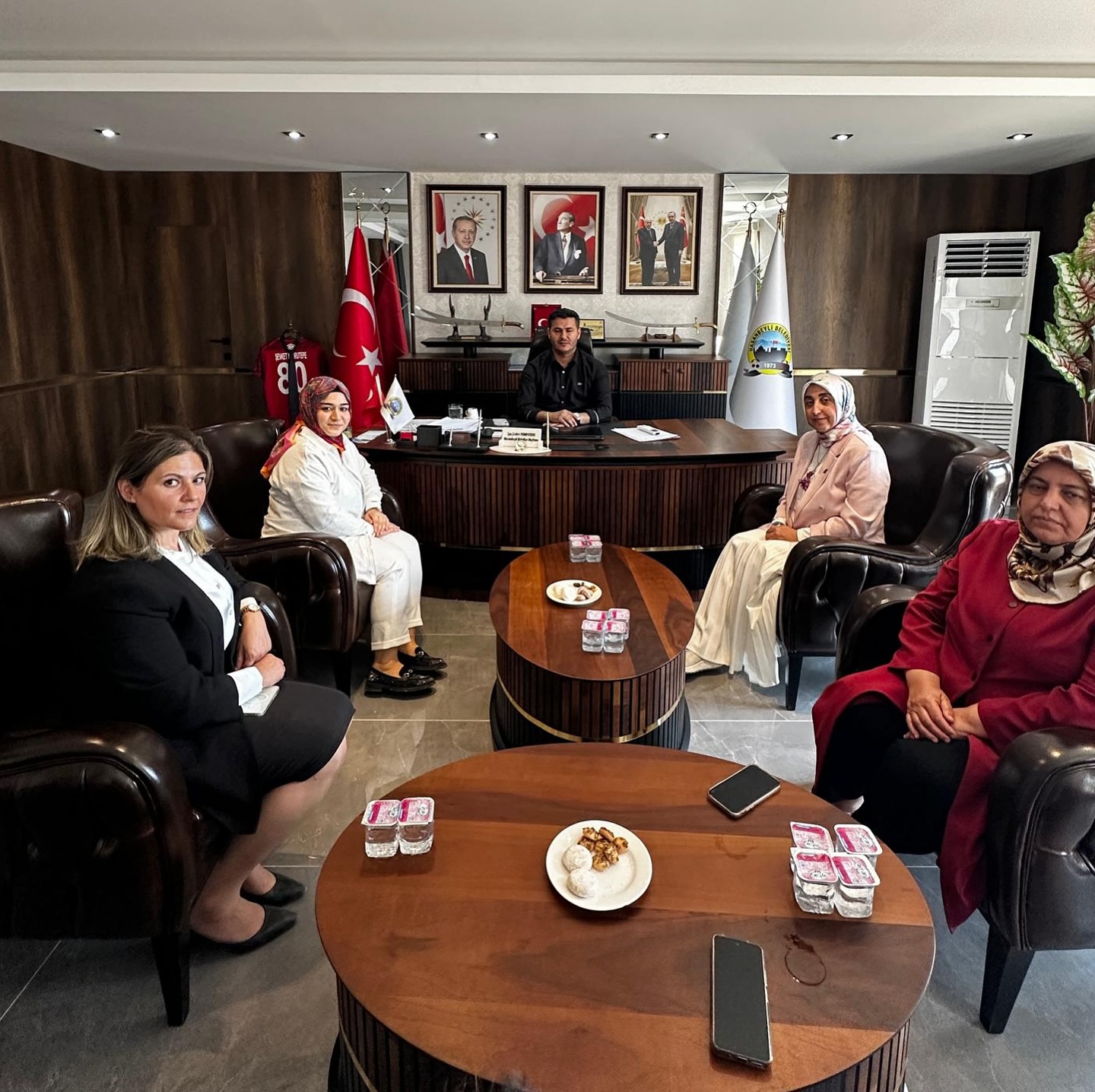 Kadın Kollarından Belediyeye Anlamlı Ziyaret2