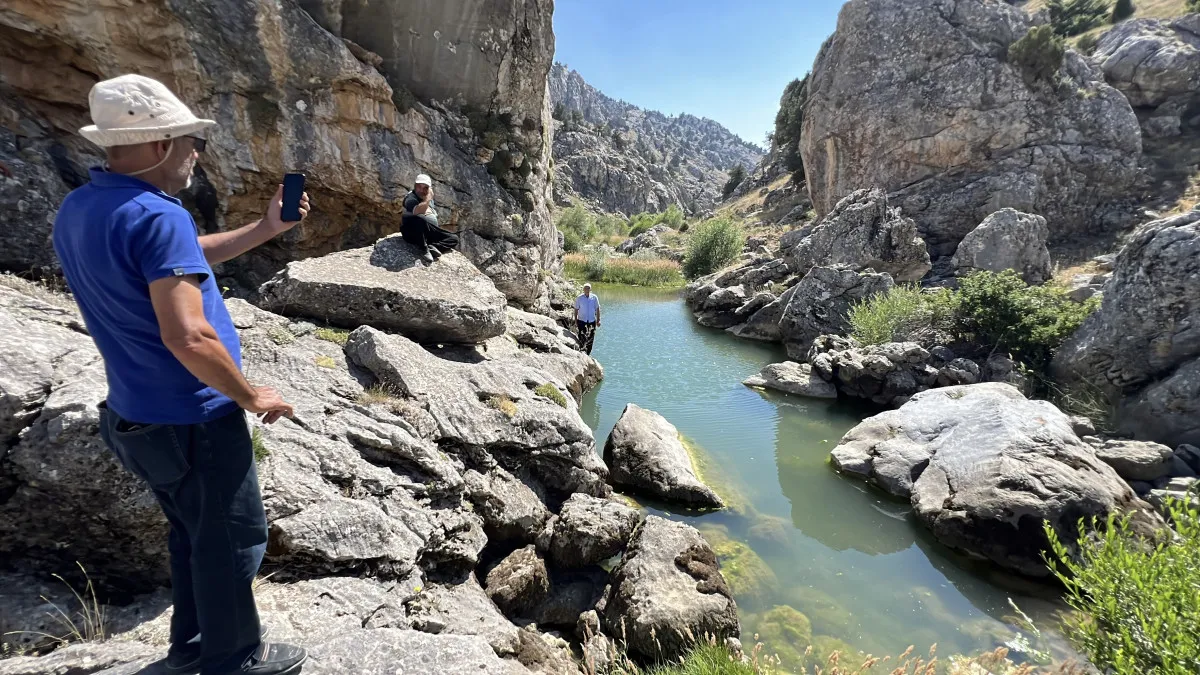 Kahramanmaraş'ta Kayalar Arasında Büyüleyici Göl3