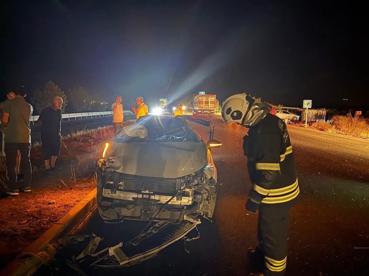 Kırıkhan’da Trafik Kazası Yaralı Vatandaş Kurtarıldı (2)