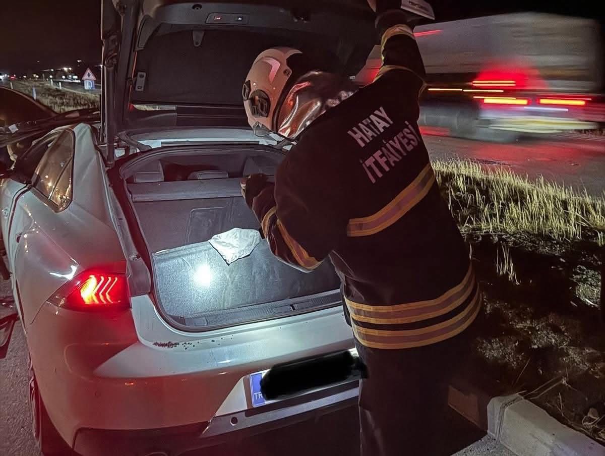 Kırıkhan’da Trafik Kazası Yaralı Vatandaş Kurtarıldı (3)