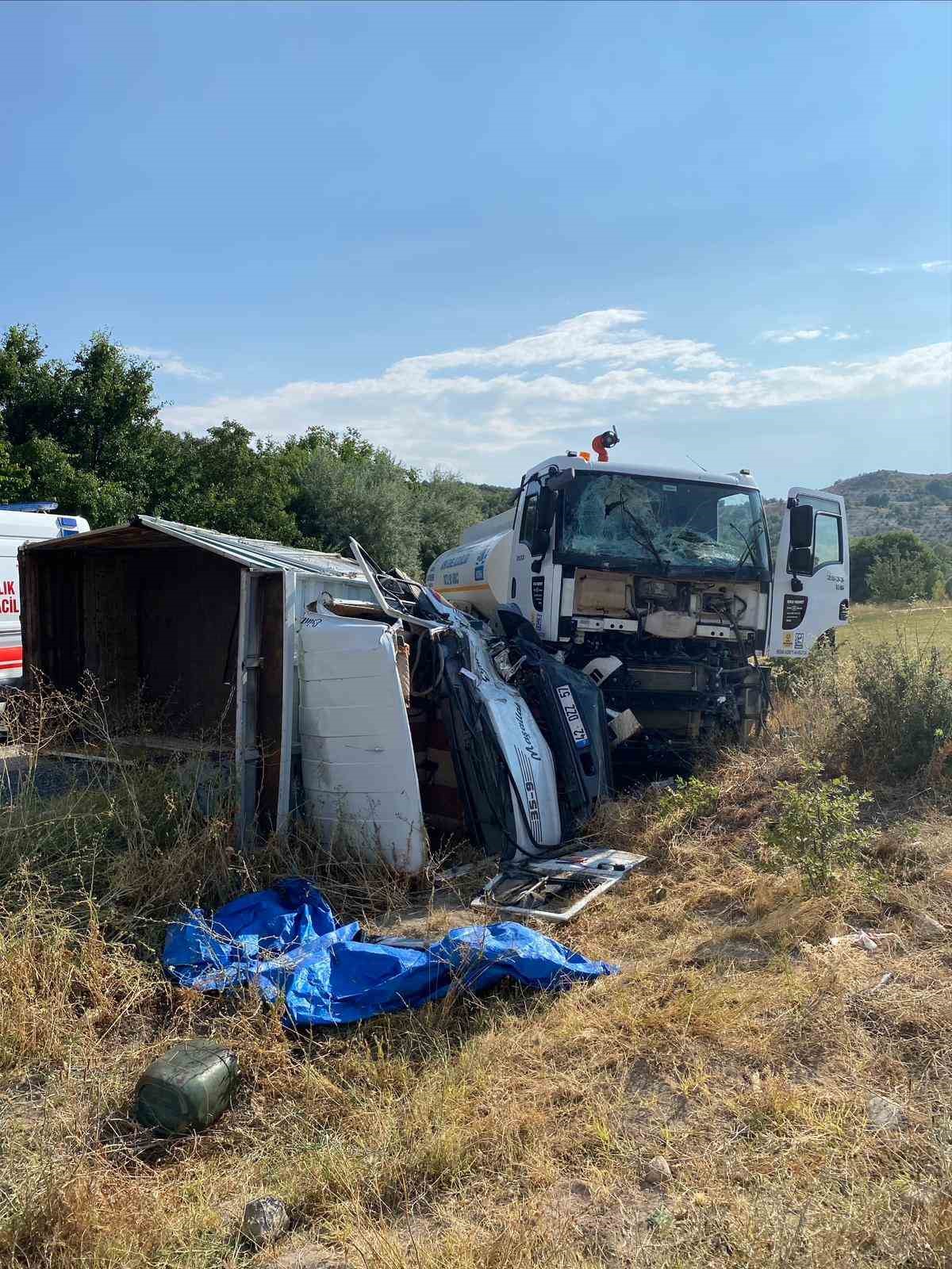 Konya’da Kamyon Ile Su Tankeri Çarpıştı 4 Yaralı2