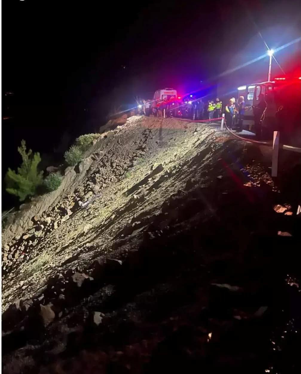 Kozan’da Feci Kaza Otomobil Uçuruma Yuvarlandı, 5 Ölü