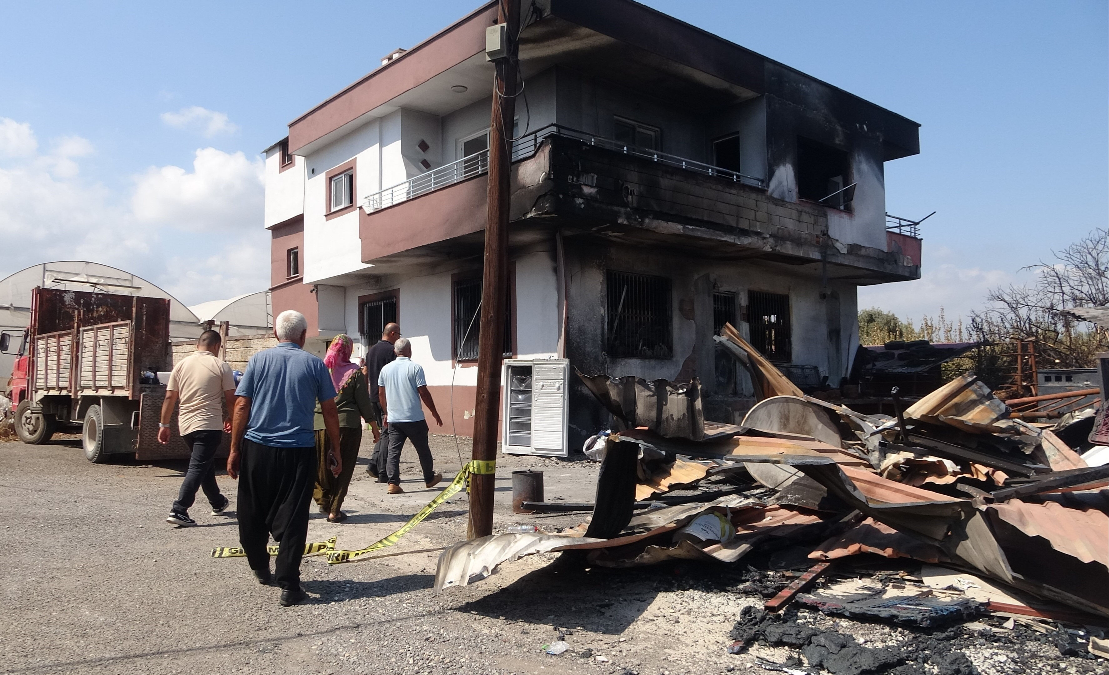 Mersin’de Düğün Gününde Ev Kundaklandı Komşu Tutuklandı3