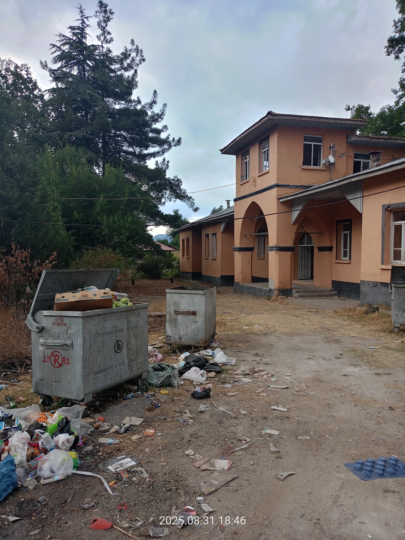 Osmaniye’nin Tarihi Konağı Çöp Deposu Oldu (5)