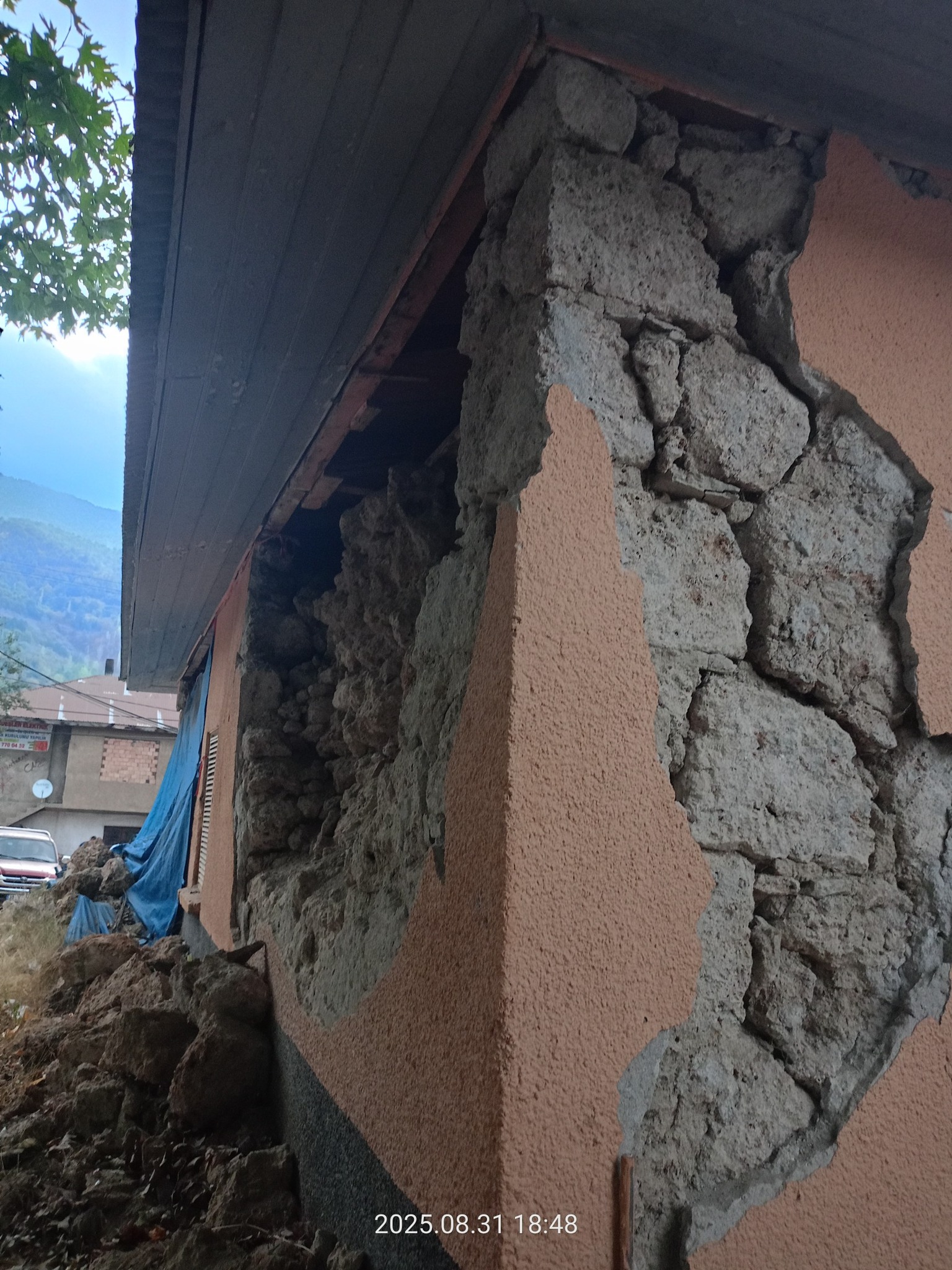 Osmaniye’nin Tarihi Konağı Çöp Deposu Oldu (6)