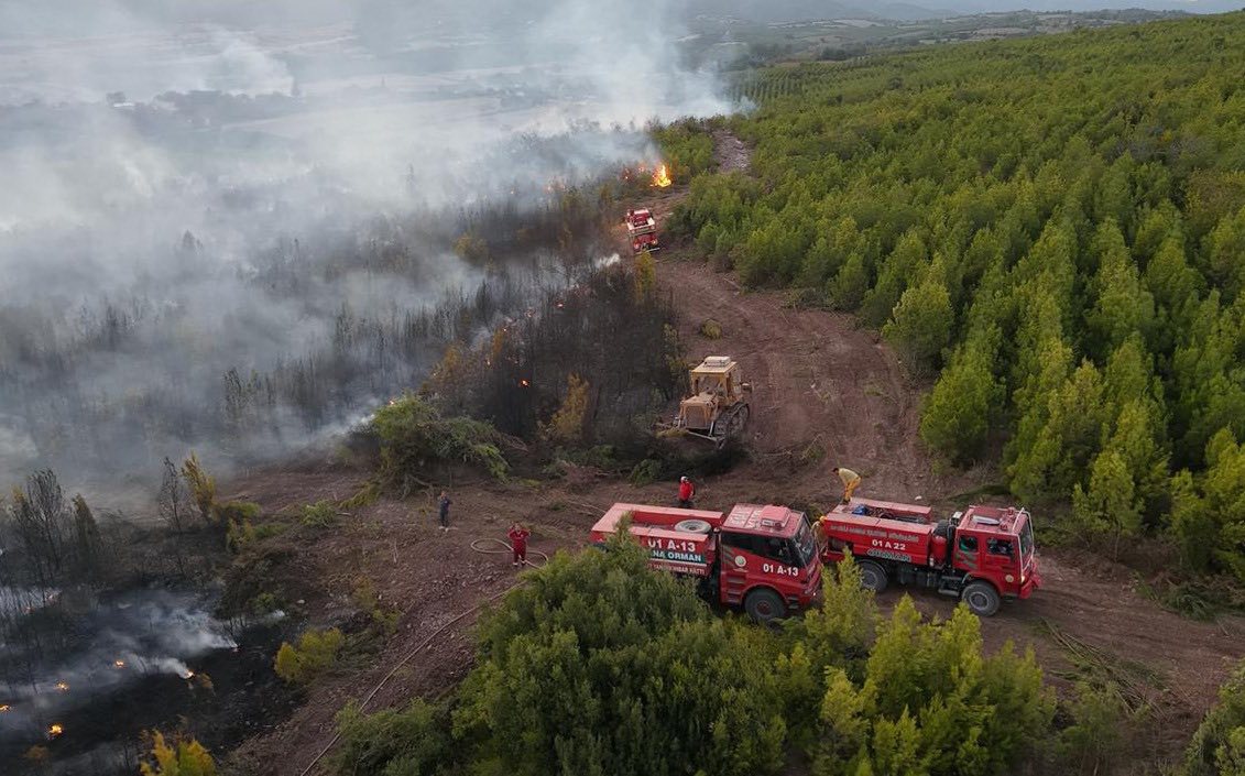 Sumbas’taki Yangına 3 Helikopter Ve 1 Uçakla Müdahale (4)