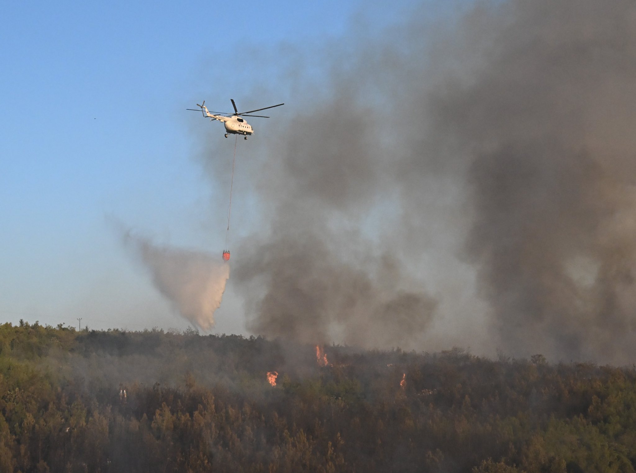 Sumbas’taki Yangına 3 Helikopter Ve 1 Uçakla Müdahale (6)
