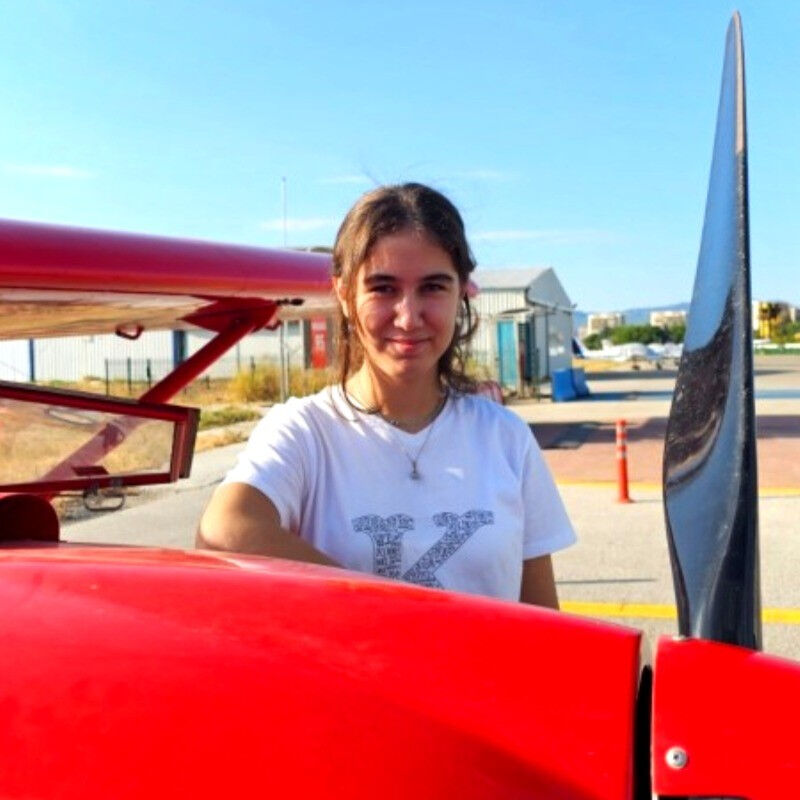 Türkiye’nin En Genç Solo Pilotu Defne Özcan2