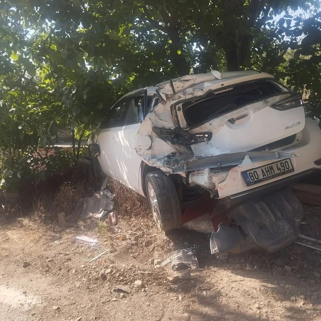 Türkmenpınarı Yayla Yolunda Kaza Otomobil Hurdaya Döndü (3)