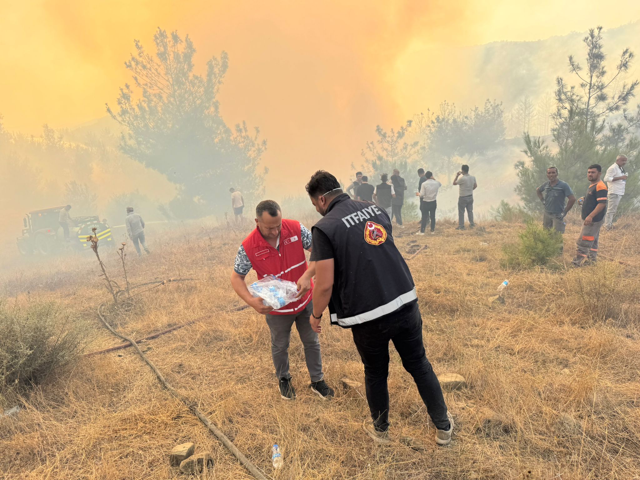 Osmaniye Kızılay'dan Yangın Ekiplerine Moral ve Beslenme Desteği-2