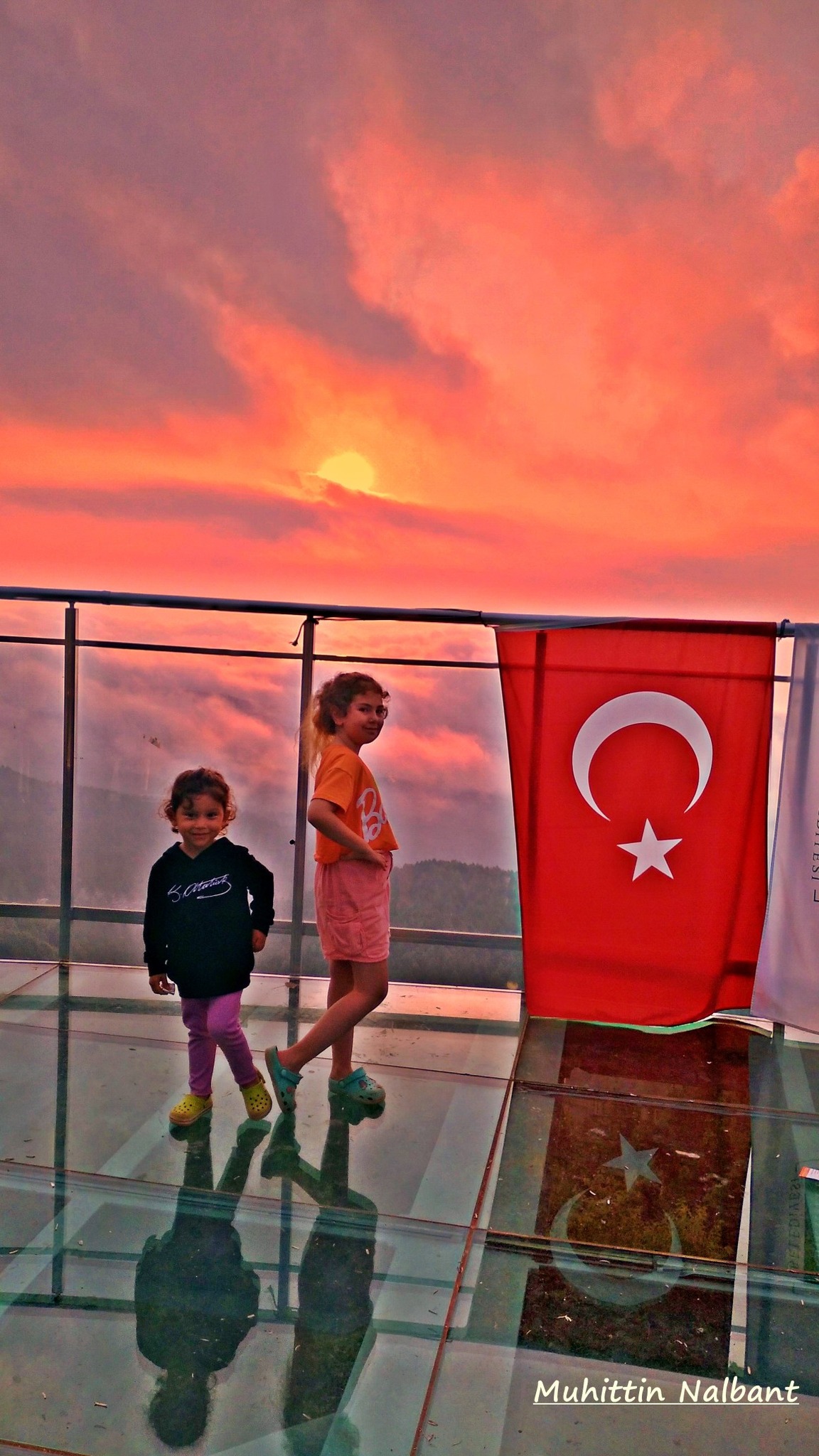 Zorkun Yaylası’nda Cam Terasta Günbatımı Büyüledi (1)