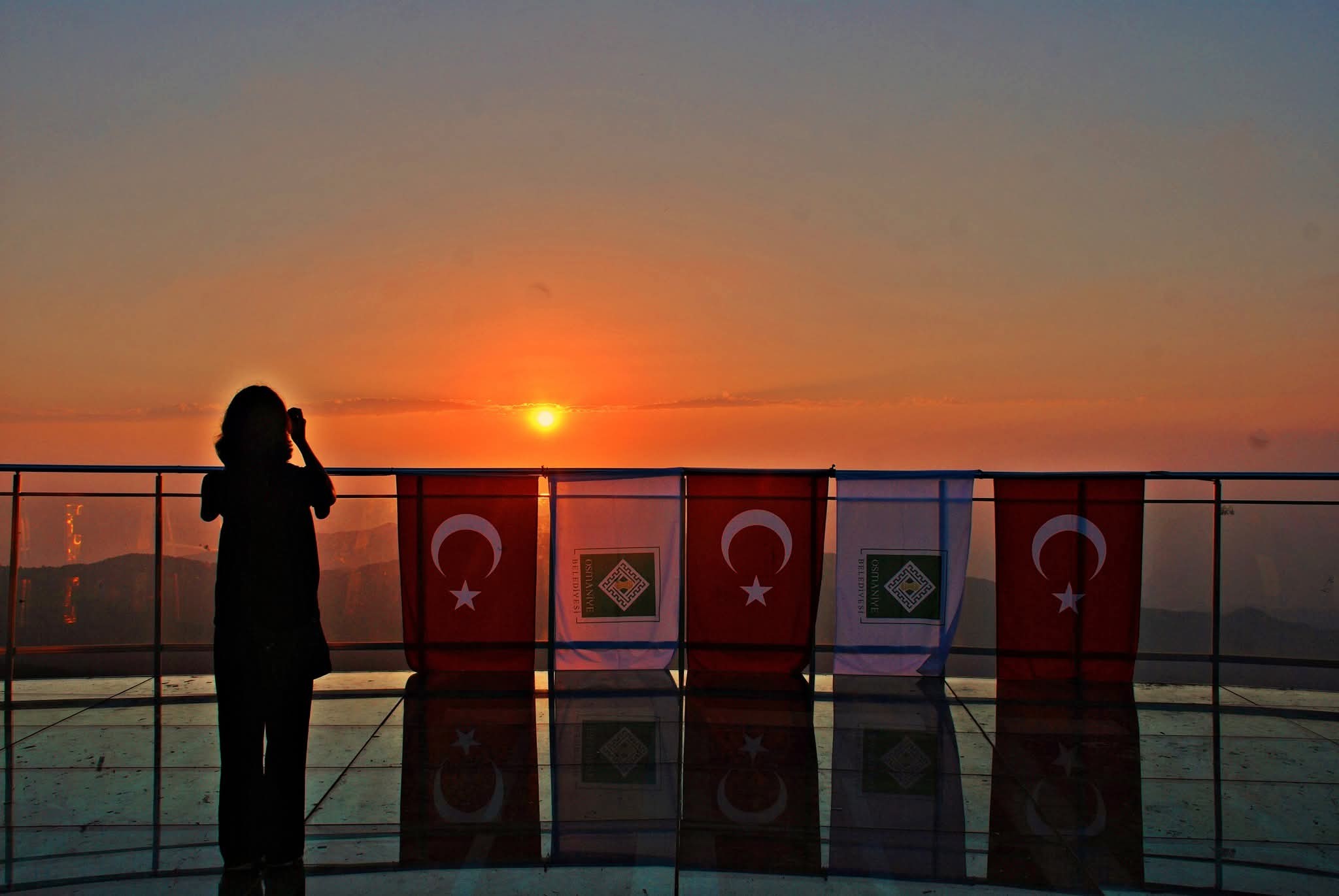 Zorkun Yaylası’nda Cam Terasta Günbatımı Büyüledi (2)