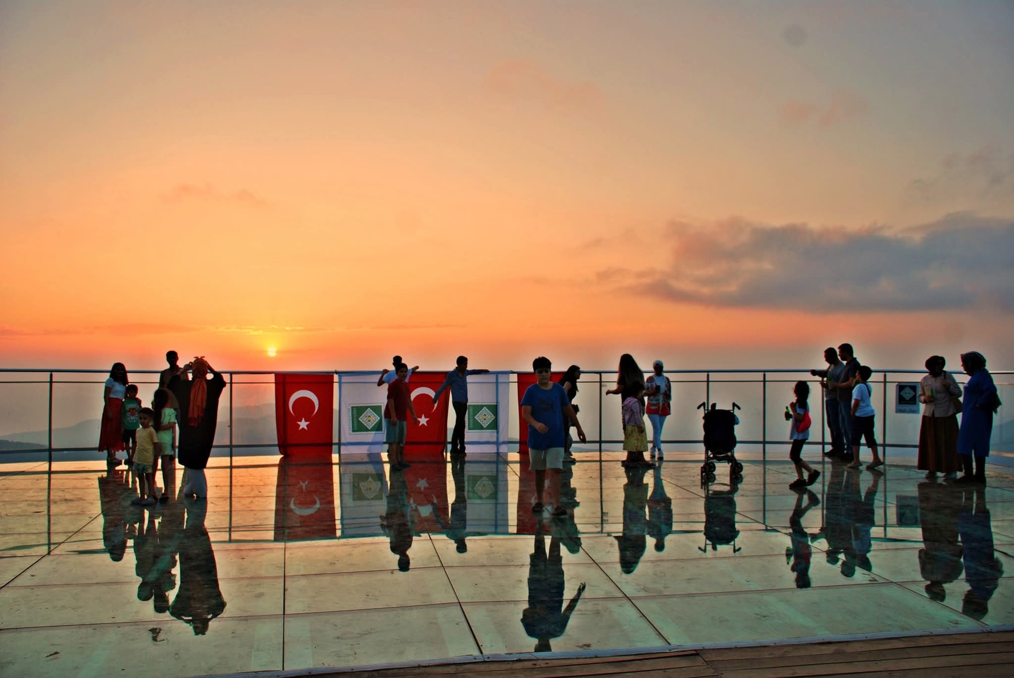 Zorkun Yaylası’nda Cam Terasta Günbatımı Büyüledi (4)