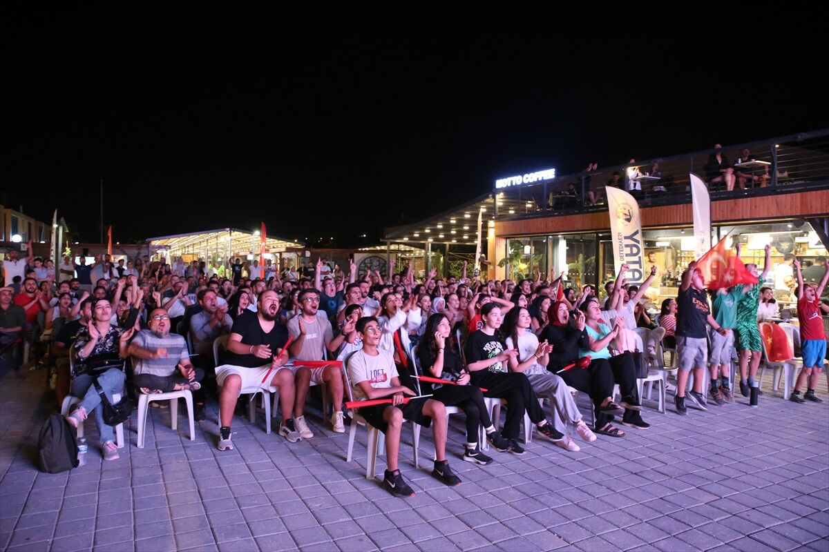 Adana ve çevre illerde Türkiye-Almanya EuroBasket 2025 final maçı izlendi