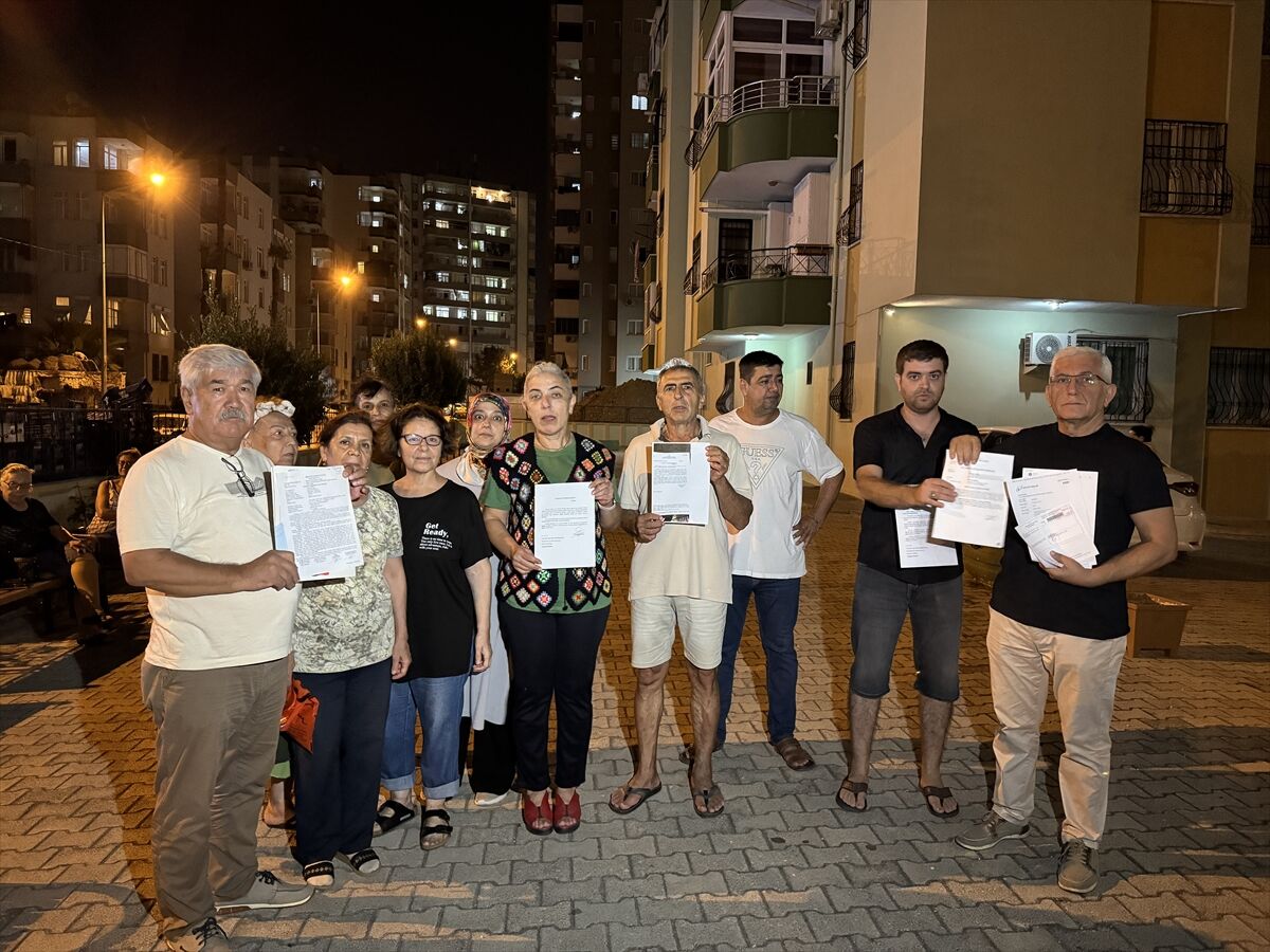 Adana'da site sakinlerinden çöp biriktirilen evin temizlenmesi talebi