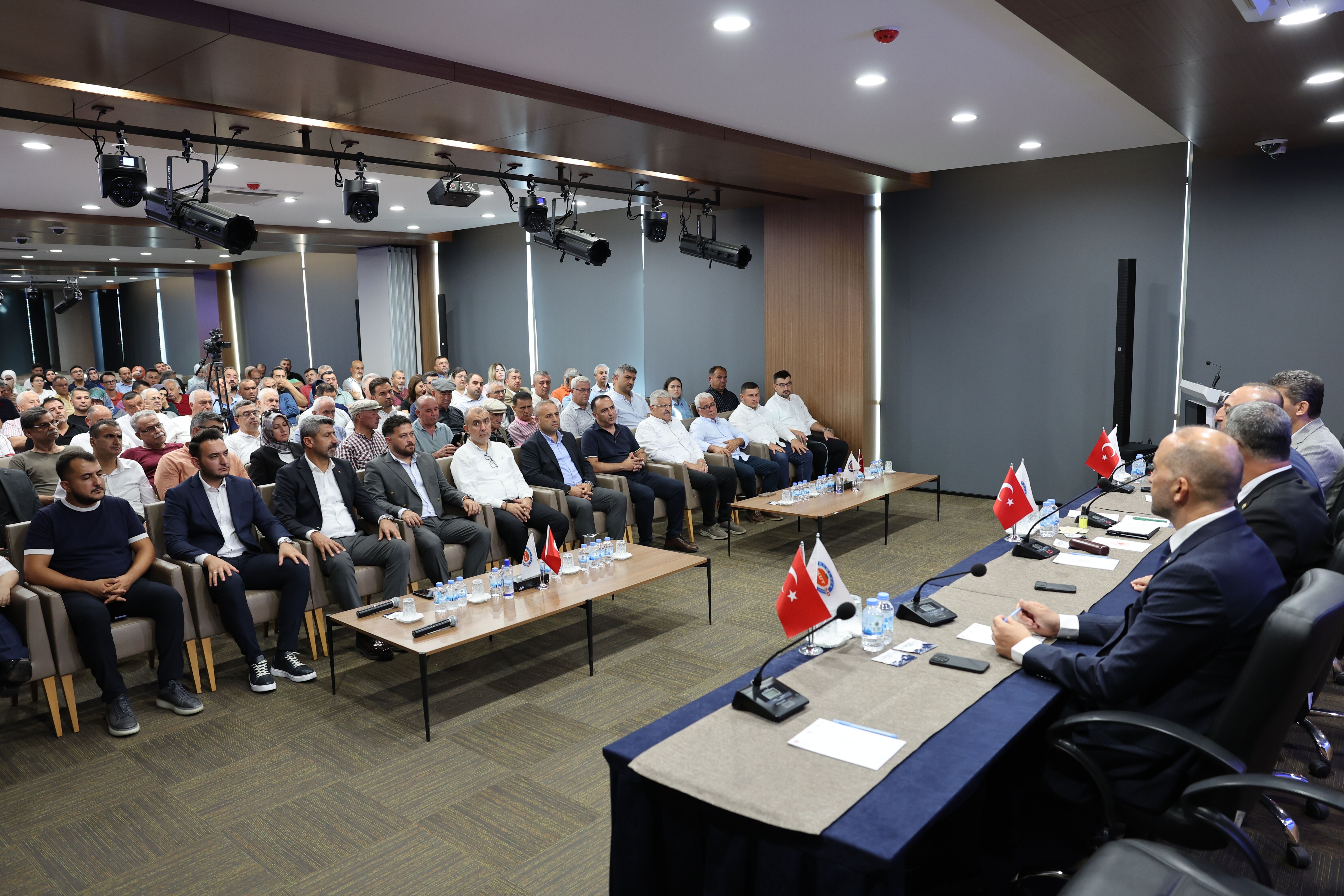 AK Parti Antalya Milletvekili Çavuşoğlu, Kumluca'da vatandaşla buluştu