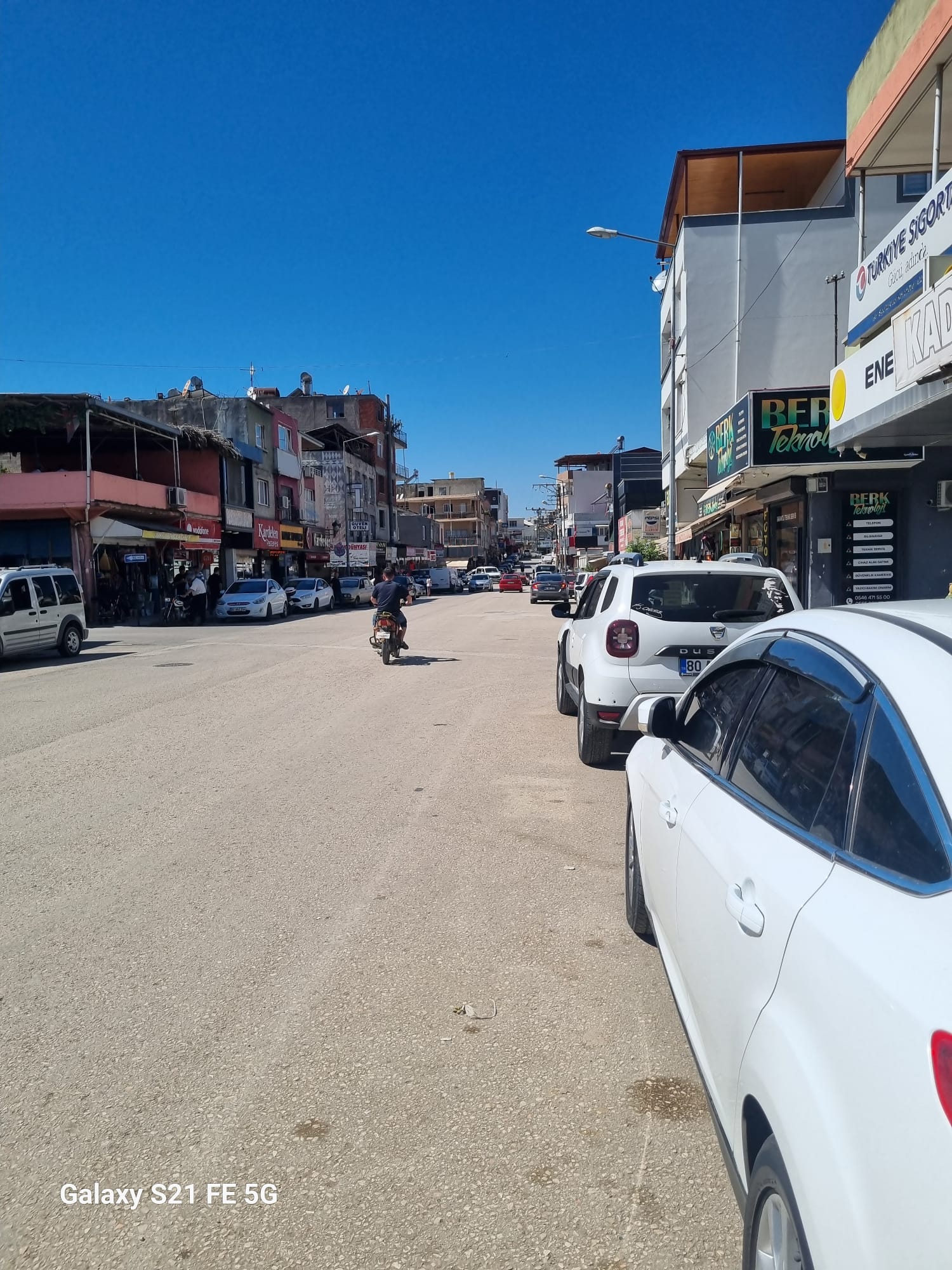 Andırın Caddesi Trafik Rezaleti Esnaf, Kendi Araçlarıyla Trafiği Felç Ediyor (1)-1