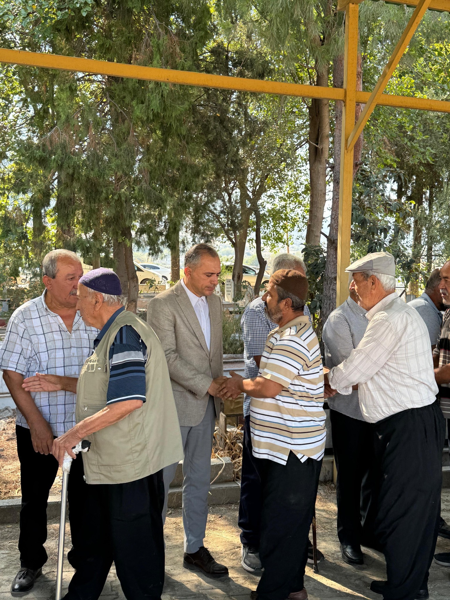 Çenet Ailesinin Acı Günü Zekiye Çenet Toprağa Verildi3