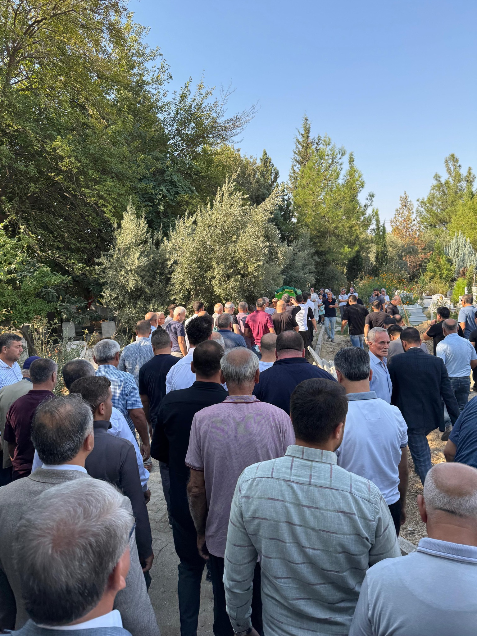 Çenet Ailesinin Acı Günü Zekiye Çenet Toprağa Verildi5