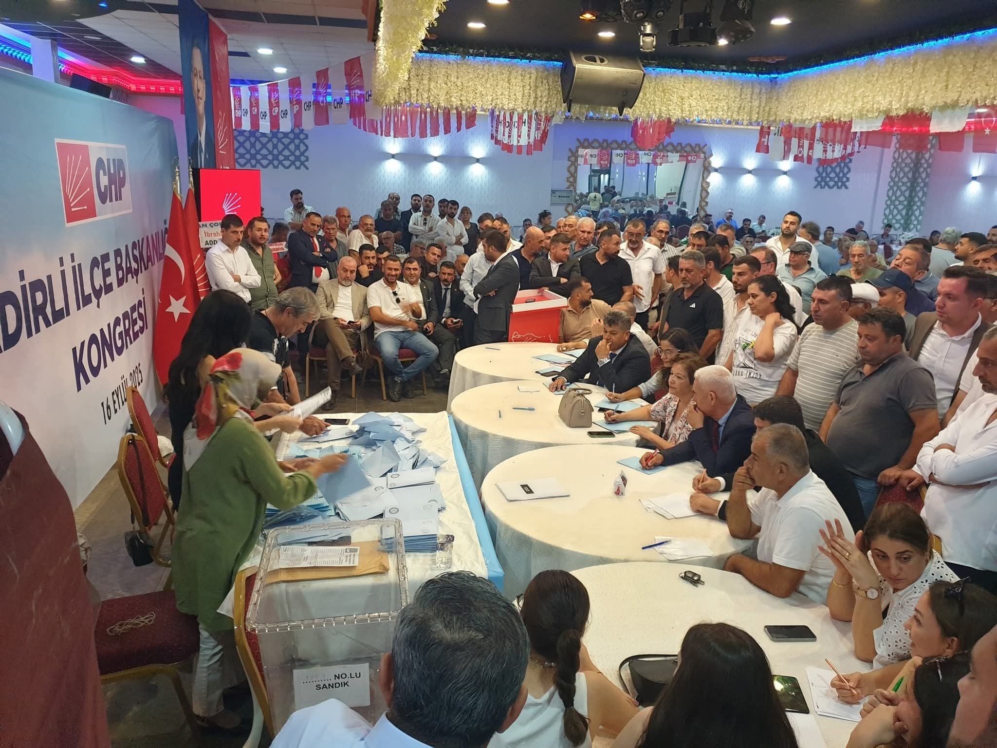 Chp Kadirli İlçe Kongresinde Enver Eker Yeniden Başkan5