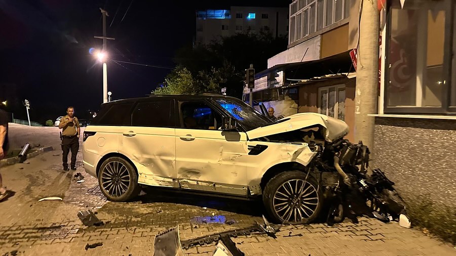 Düziçi’nde Gece Yarısı Feci Kaza 4 Yaralı (1)