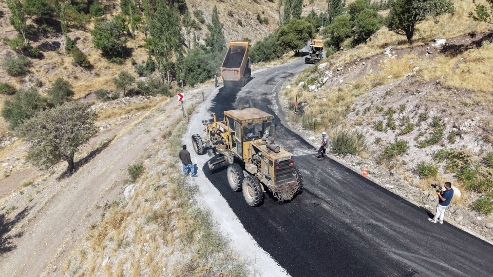 Göksun'un Kırsal Mahalleleri Sıcak Asfalta Kavuşuyor (3)