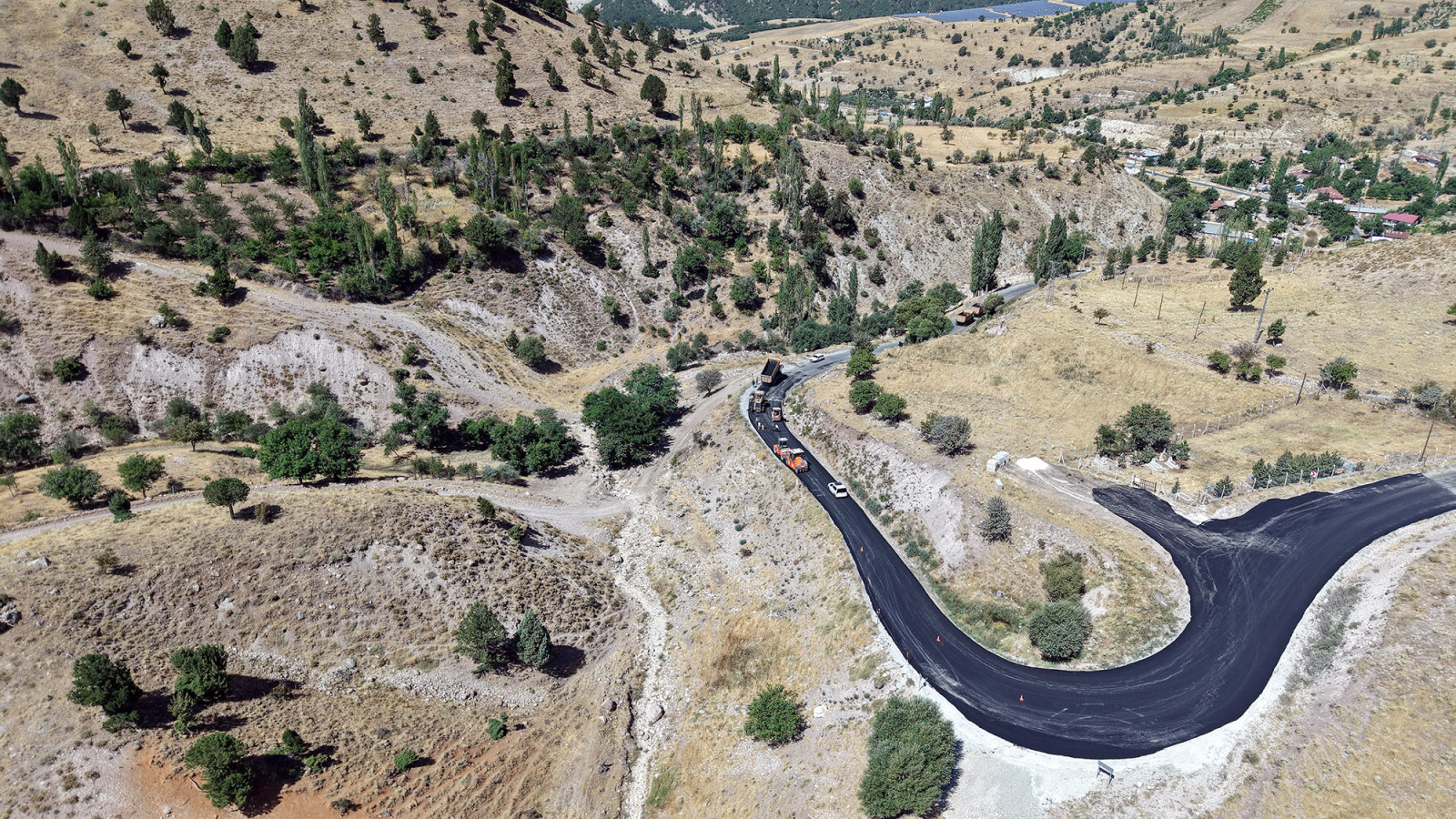 Göksun'un Kırsal Mahalleleri Sıcak Asfalta Kavuşuyor (7)