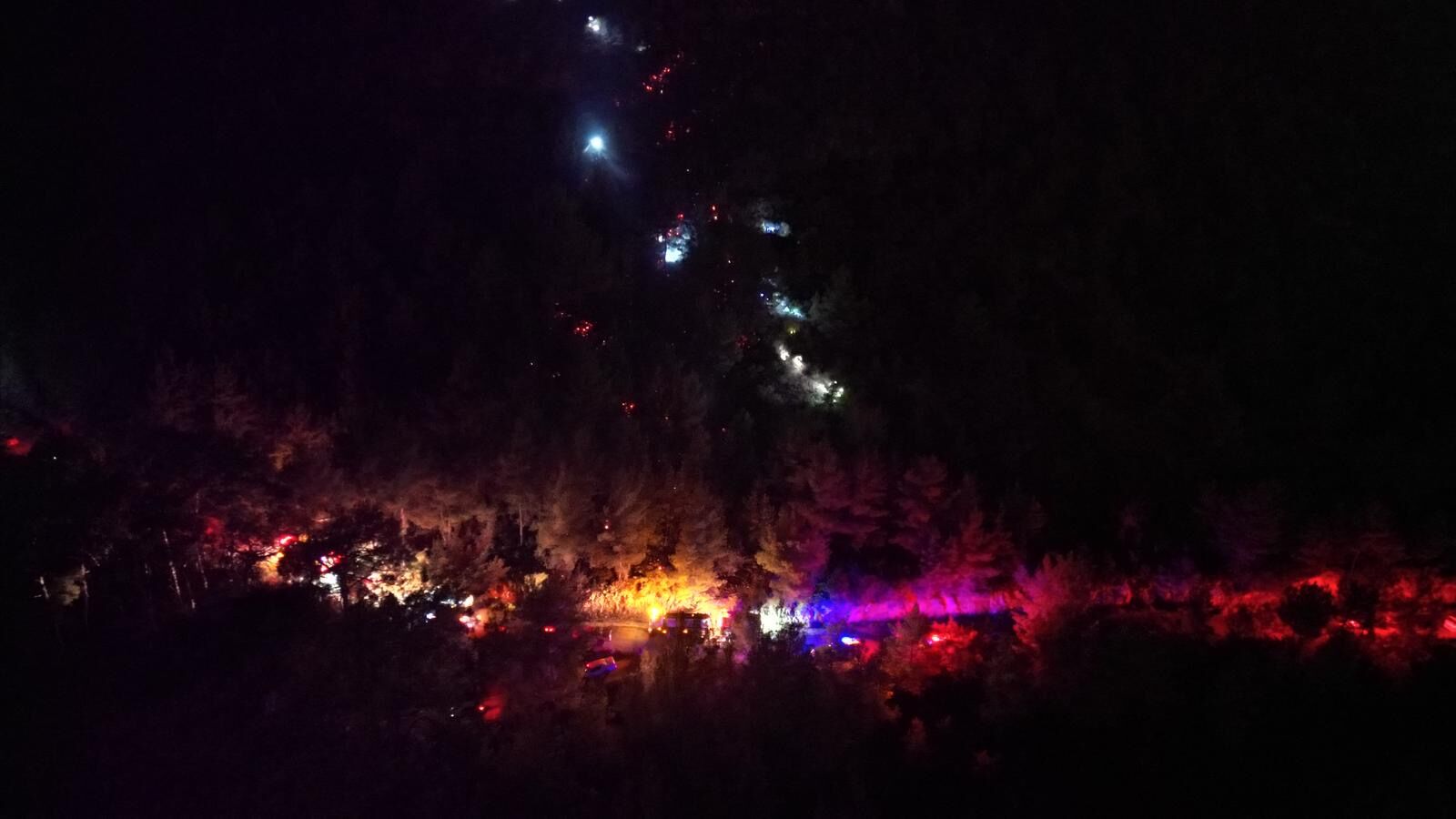 GÜNCELLEME - Antalya'da ormanlık alanda çıkan yangın kontrol altına alındı